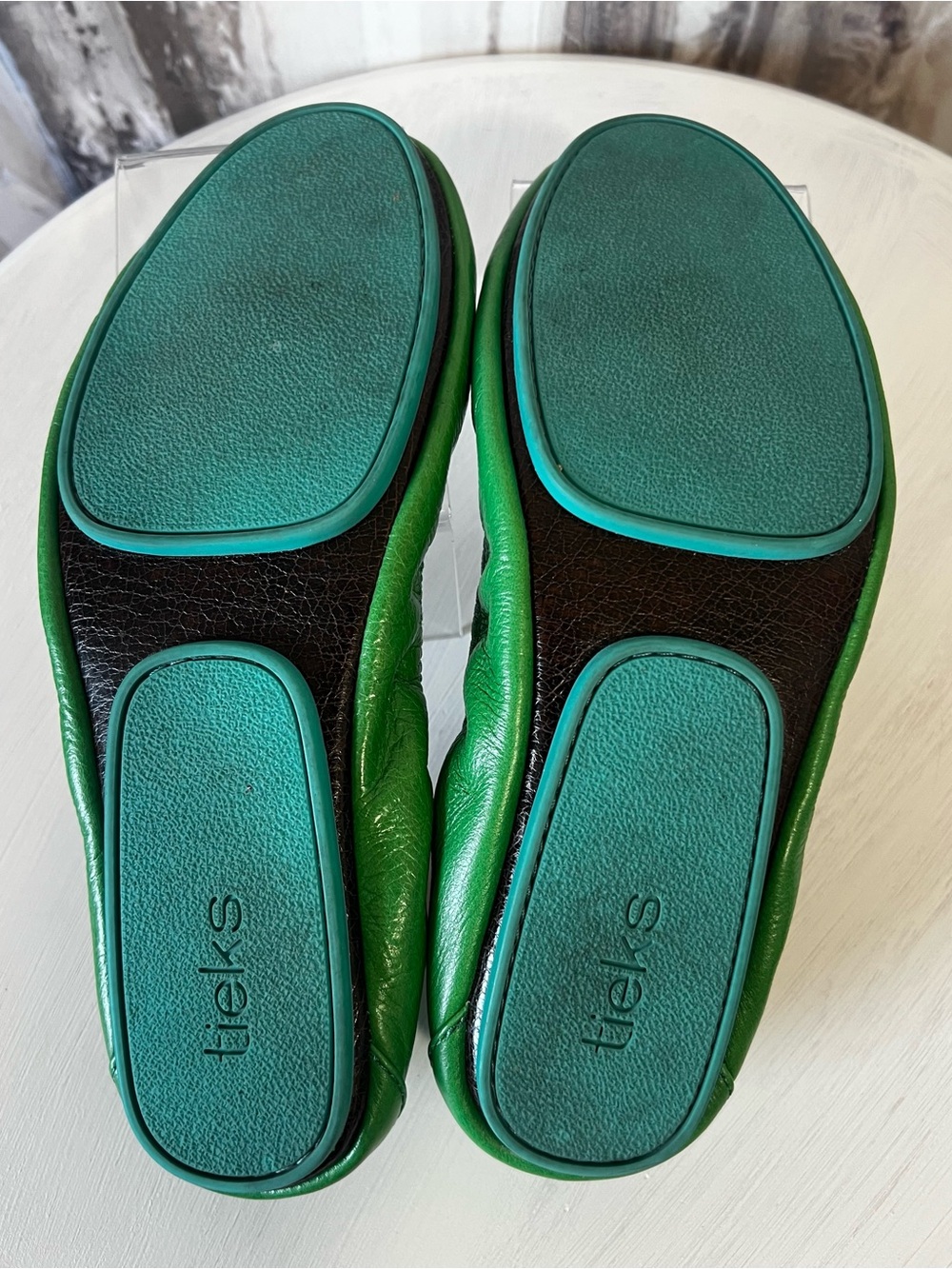 Tieks Green Leather Round Toe Ballet Flats Size 10 - Picture 2 of 5
